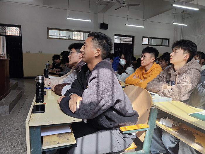 色情片
色情片
“青马工程”培训班召开第一次班会网络新闻(1).jpg
