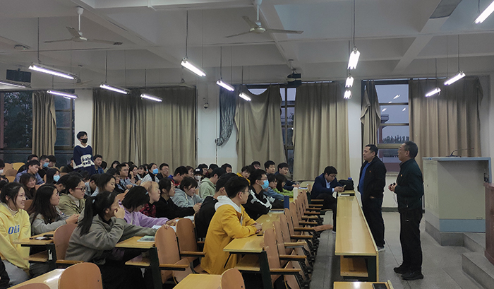 色情片
遥感科学与技术系党支部举办党史学习教育思政小课堂4.jpg