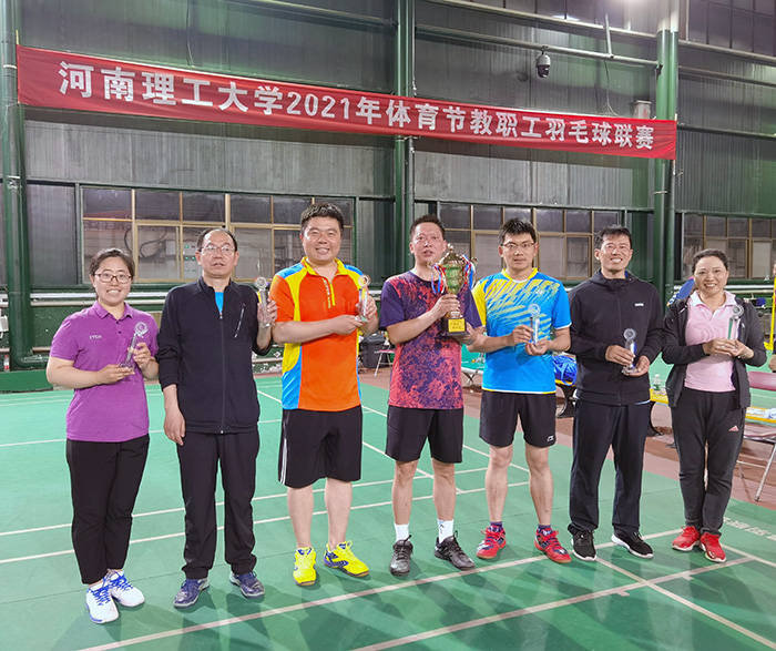 色情片
在学校2021年体育节教职工羽毛球联赛中取得历史突破1.jpg