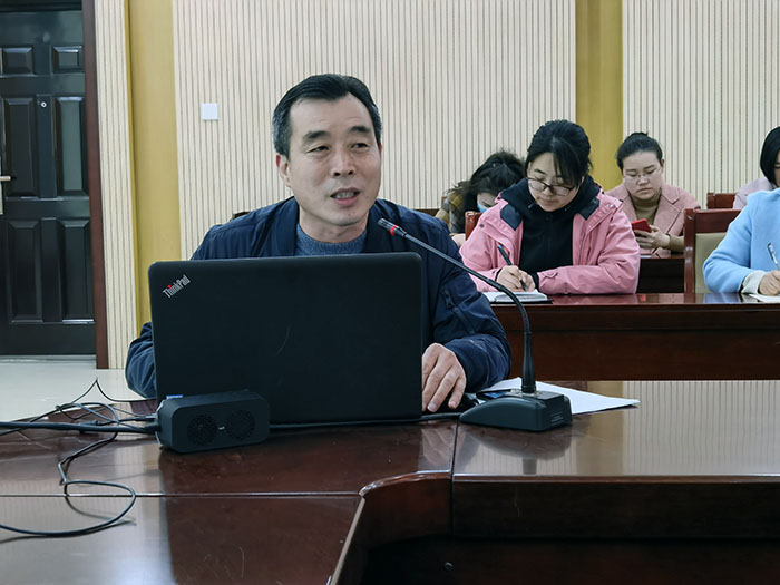 色情片
召开《深化新时代教育评价改革总体方案》学习培训会2.jpg